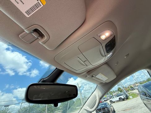 Used 2023 Chrysler Pacifica Touring-L FWD image 22