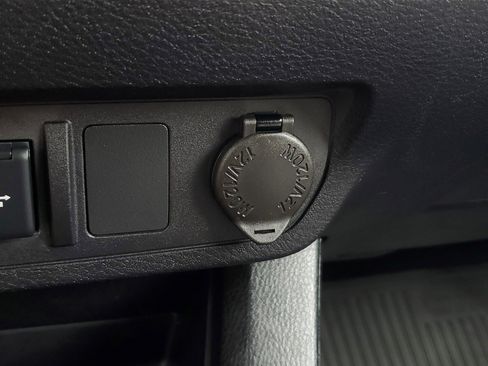 Used 2022 Toyota Tacoma SR5 w/ Technology Package RWD image 30