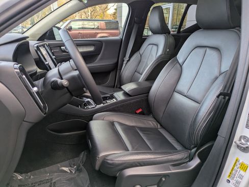 Used 2023 Volvo XC40 B5 Ultimate w/ Protection Package Premier image 26