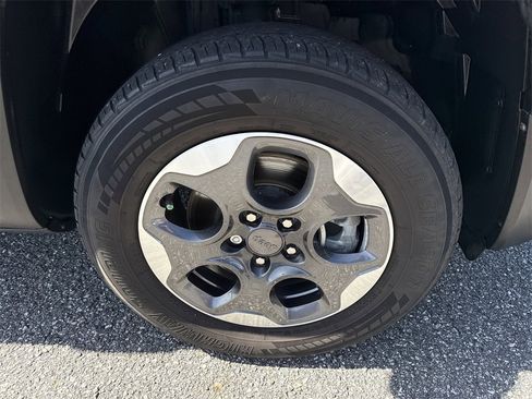 Used 2017 Jeep Renegade Sport w/ Power & Air Group image 12