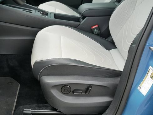 Certified 2025 Volkswagen Tiguan SE AWD/4WD image 14
