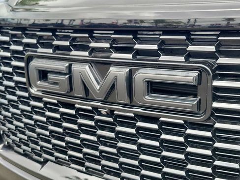 Used 2024 GMC Yukon XL Denali AWD/4WD image 31