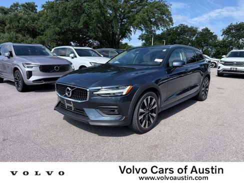 Used 2020 Volvo V60 T5 Cross Country AWD/4WD image 1