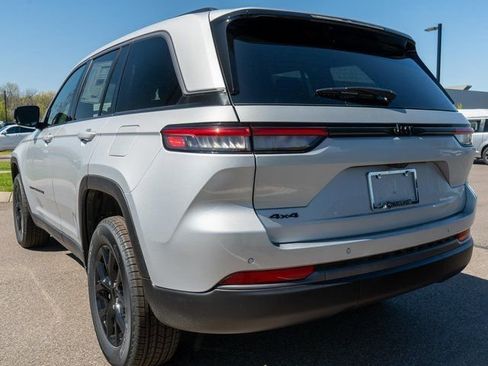 New 2026 Jeep Grand Cherokee Altitude AWD/4WD image 7