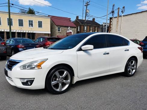 Used 2013 Nissan Altima 2.5 S FWD image 1