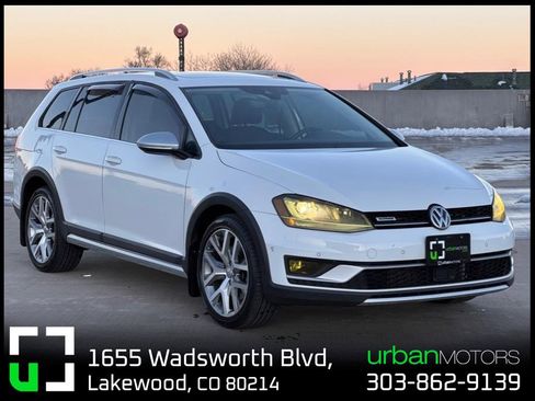 Used 2017 Volkswagen Golf Alltrack SEL image 1