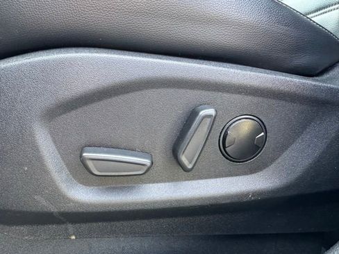 Used 2023 Ford Edge SEL image 16