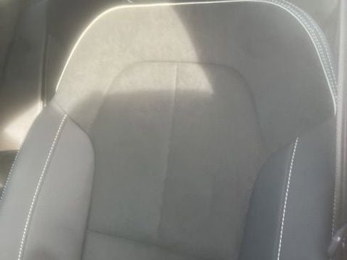 Used 2023 Volvo XC40 Recharge Plus image 3