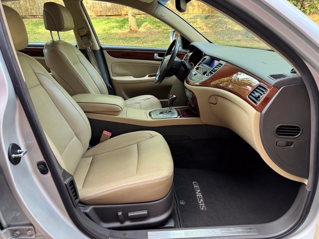 Used 2012 Hyundai Genesis 3.8 RWD image 24
