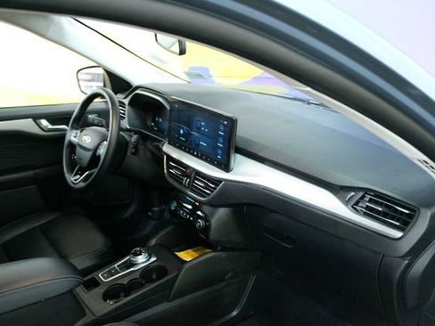 Used 2025 Ford Escape Platinum AWD/4WD image 12