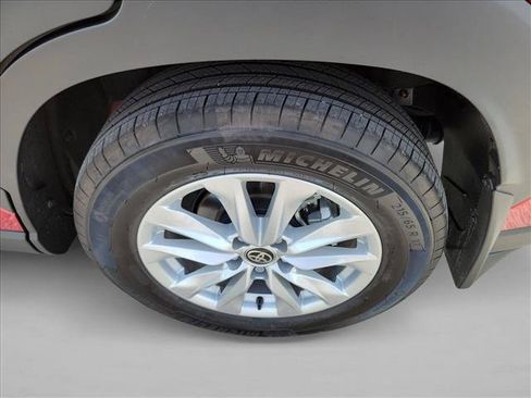 Used 2026 Toyota Corolla Cross LE FWD image 12