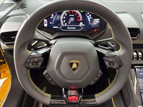 Used 2024 Lamborghini Huracan EVO image 34