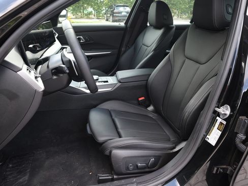 Used 2025 BMW 330i Sedan w/ Premium Package RWD image 17