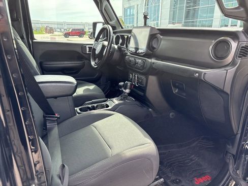 Used 2021 Jeep Gladiator Willys image 15