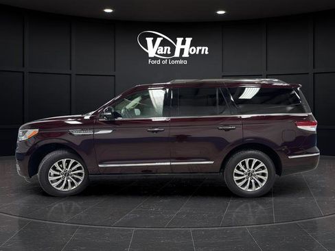 Used 2024 Lincoln Navigator Premiere AWD/4WD image 4