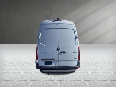 Used 2025 Mercedes-Benz Sprinter 2500 image 6