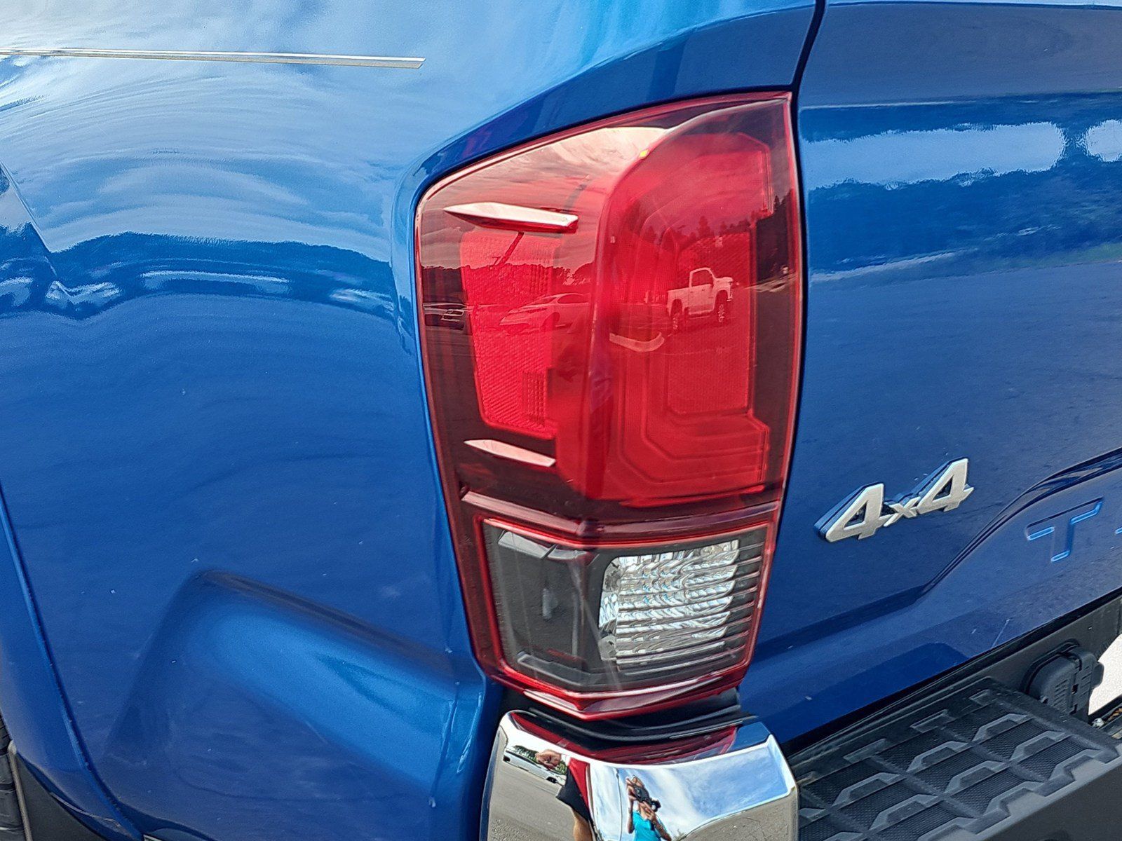 Used 2018 Toyota Tacoma SR5 AWD/4WD image 29
