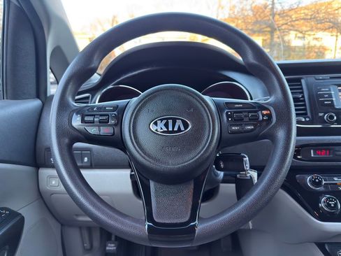 Used 2016 Kia Sedona LX w/ LX Convenience Package image 14