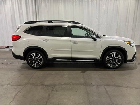 Used 2023 Subaru Ascent Touring AWD/4WD image 3