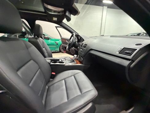 Used 2011 Mercedes-Benz C 300 4MATIC Sedan image 40