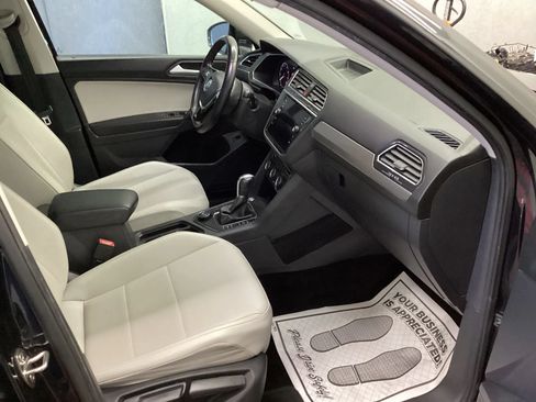 Used 2019 Volkswagen Tiguan SEL AWD/4WD image 11