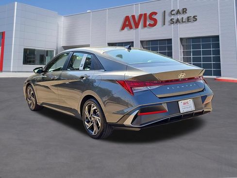 Used 2025 Hyundai Elantra SEL FWD image 9