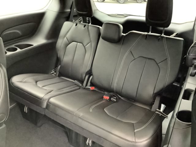 New 2026 Chrysler Pacifica Select AWD/4WD image 11