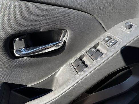 Used 2024 Nissan Frontier SV image 23