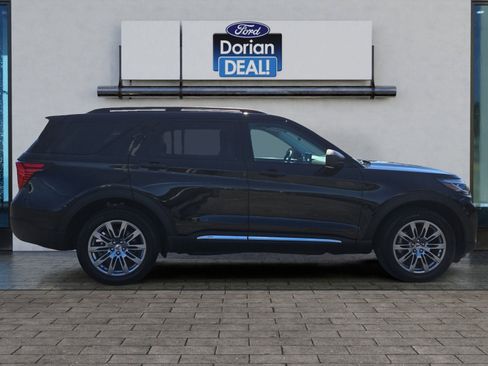 Used 2025 Ford Explorer Active w/ Active Comfort Package AWD/4WD image 2