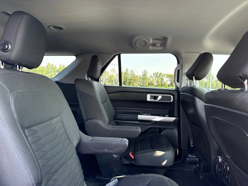 Used 2020 Ford Explorer XLT w/ Comfort Package AWD/4WD image 8