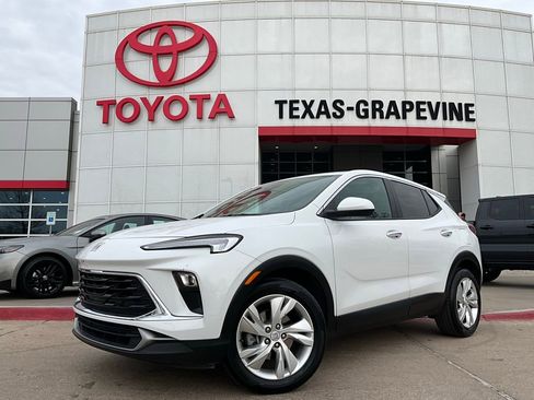 Used 2025 Buick Encore GX Preferred image 2