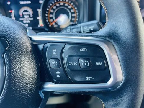 Used 2024 Jeep Wrangler Unlimited Sahara w/ Technology Group AWD/4WD image 20
