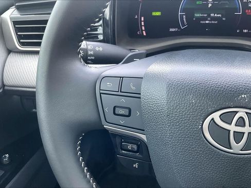 Used 2025 Toyota Camry SE w/ Multimedia Upgrade Package FWD image 23