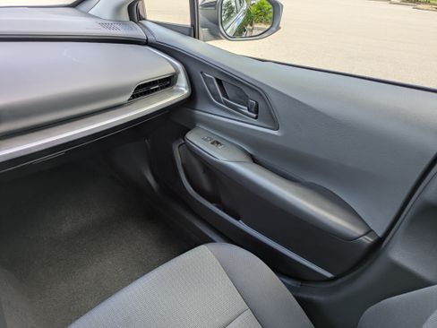 Used 2026 Toyota Prius LE FWD image 17