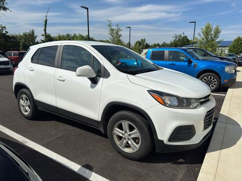 Used 2020 Chevrolet Trax LS w/ Tint and Cruise Package AWD/4WD image 4