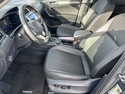Used 2023 Volkswagen Tiguan SE w/ Panoramic Sunroof Package image 15