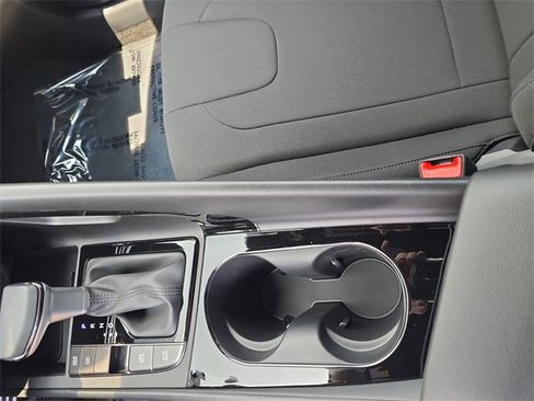 New 2025 Hyundai Elantra SEL image 21