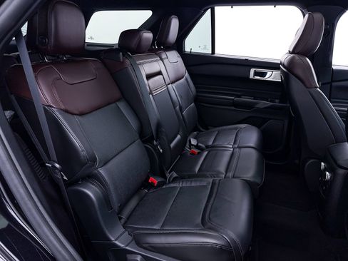 Used 2020 Ford Explorer Platinum w/ Premium Technology Package AWD/4WD image 39
