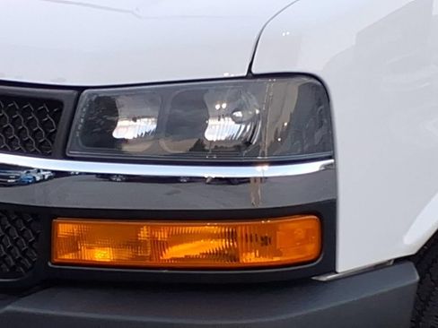Used 2025 Chevrolet Express 2500 w/ Driver Convenience Package RWD image 8