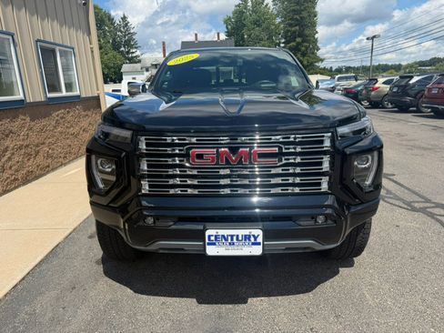 Used 2025 GMC Canyon Denali AWD/4WD image 2
