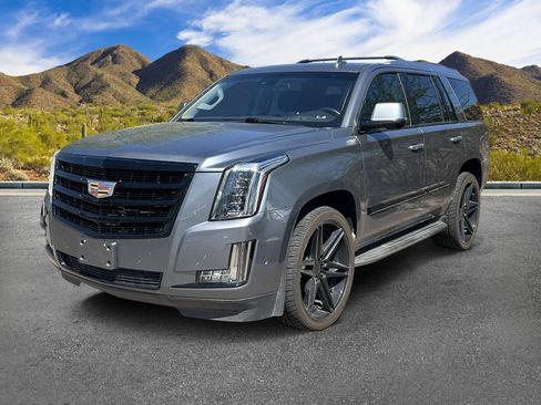 Used 2020 Cadillac Escalade Luxury w/ Escalade Sport Edition AWD/4WD image 15