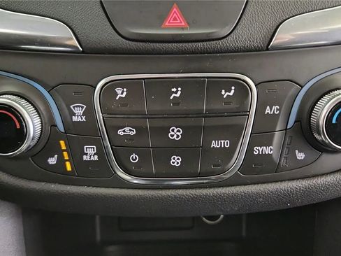 Used 2021 Chevrolet Equinox LT image 29