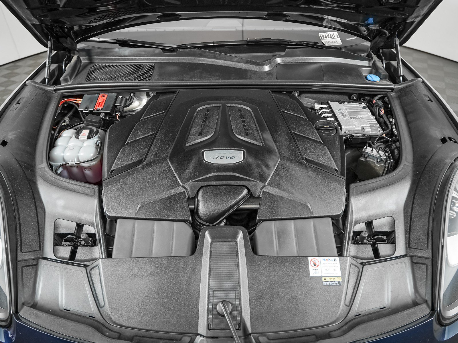 Certified 2023 Porsche Cayenne AWD/4WD image 13