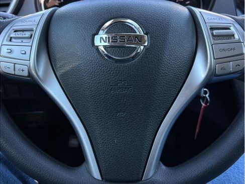 Used 2016 Nissan Rogue S FWD image 12