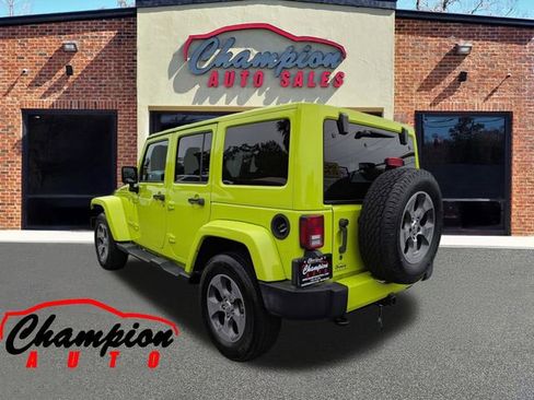 Used 2017 Jeep Wrangler Unlimited Sahara w/ Connectivity Group AWD/4WD image 7
