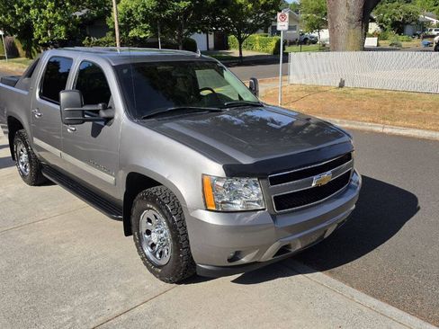 Used 2008 Chevrolet Avalanche LT AWD/4WD image 3