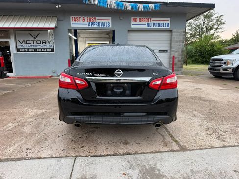 Used 2017 Nissan Altima 2.5 SV w/ Convenience Package FWD image 8