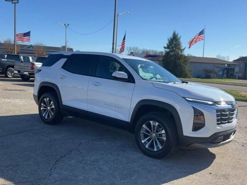 New 2026 Chevrolet Equinox LT image 2