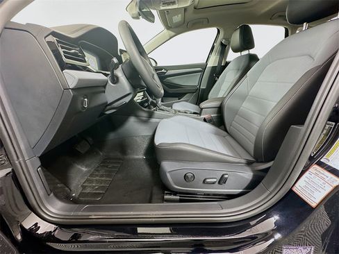 New 2025 Volkswagen Jetta SE image 10