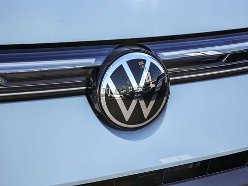 New 2026 Volkswagen Taos SE image 15